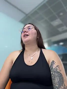 Snapshot of isarhodes_ chatting on October 27, 2025, 3:46 pm isarhodes  online show from October 27, 2025, 3:46 pm