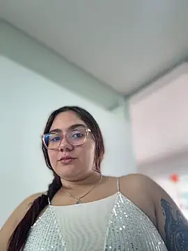 Snapshot of isarhodes_ chatting on October 25, 2025, 6:52 pm isarhodes  online show from October 25, 2025, 6:52 pm