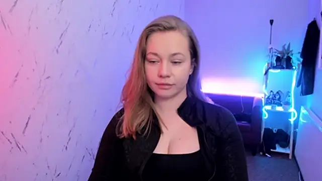 holly xglam online show from April 11, 2026, 6:11 pm