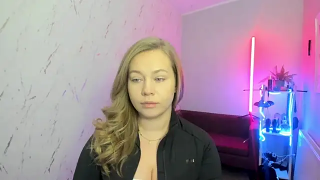 holly xglam online show from November 29, 2025, 9:26 pm