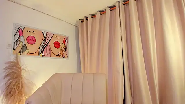 Snapshot of SkiinnyAna chatting on December 3, 2025, 7:35 pm SkiinnyAna online show from December 3, 2025, 7:35 pm