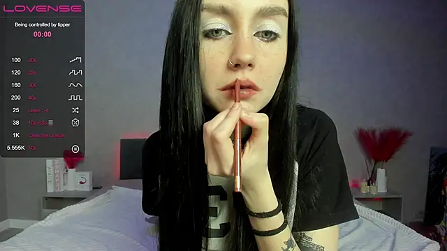 Snapshot of SophiaRyder chatting on March 13, 2025, 7:06 pm SophiaRyder online show from March 13, 2025, 7:06 pm