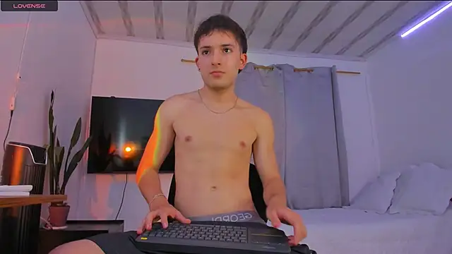 Snapshot of bower_and_colucci chatting on September 18, 2025, 1:19 am bower and colucci online show from September 18, 2025, 1:19 am