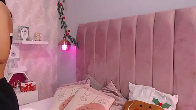 Snapshot of LeenaBrown chatting on December 16, 2025, 11:36 am LeenaBrown online show from December 16, 2025, 11:36 am