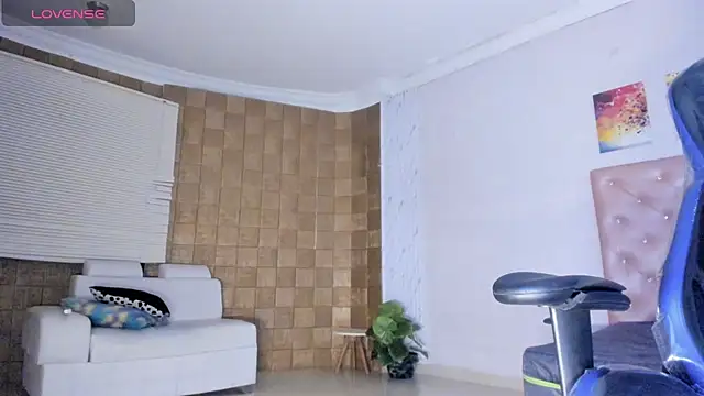 Snapshot of Lissalittlee chatting on November 17, 2025, 8:02 pm Lissalittlee online show from November 17, 2025, 8:02 pm