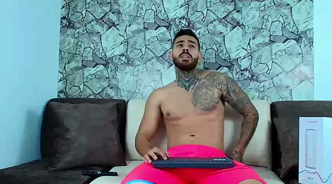 Snapshot of silvano_torres chatting on December 25, 2024, 9:54 pm silvano torres online show from December 25, 2024, 9:54 pm