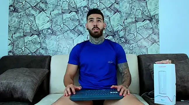 Snapshot of silvano_torres chatting on January 22, 2025, 8:38 pm silvano torres online show from January 22, 2025, 8:38 pm