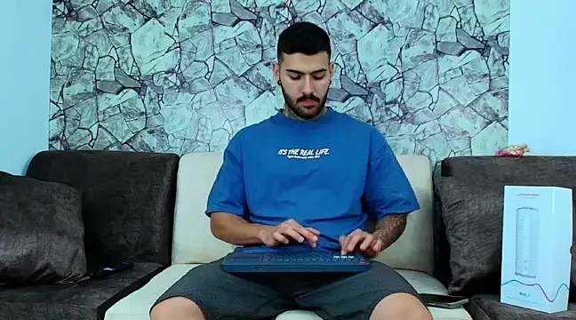 Snapshot of silvano_torres chatting on December 6, 2024, 8:23 pm silvano torres online show from December 6, 2024, 8:23 pm