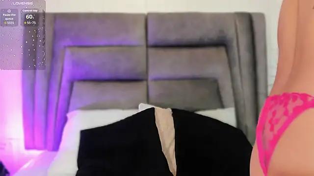 Snapshot of sophiee_smith chatting on November 18, 2025, 11:02 am sophiee smith online show from November 18, 2025, 11:02 am