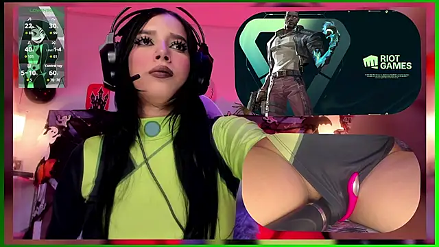 SweetieCloe  online show from October 27, 2025, 9:38 pm