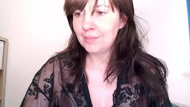 Snapshot of Ella_Next_Door chatting on January 19, 2026, 3:27 pm Ella Next Door online show from January 19, 2026, 3:27 pm