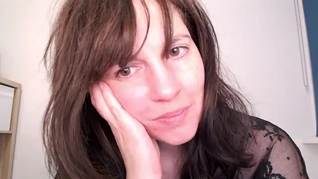 Snapshot of Ella_Next_Door chatting on January 5, 2026, 8:23 pm Ella Next Door online show from January 5, 2026, 8:23 pm