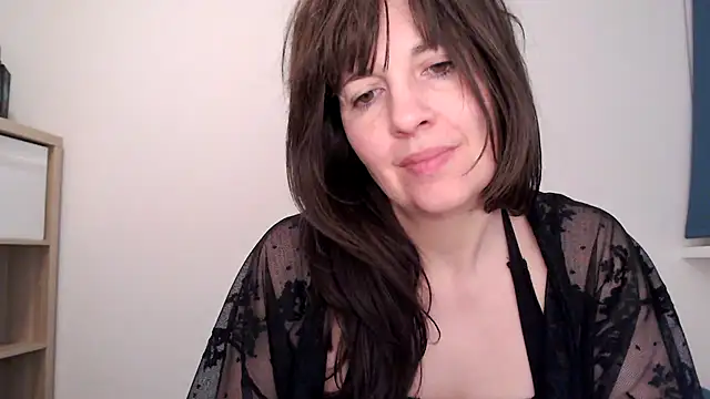 Snapshot of Ella_Next_Door chatting on January 7, 2026, 10:48 pm Ella Next Door online show from January 7, 2026, 10:48 pm