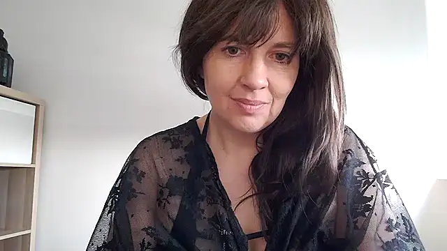 Snapshot of Ella_Next_Door chatting on January 11, 2026, 1:07 pm Ella Next Door online show from January 11, 2026, 1:07 pm