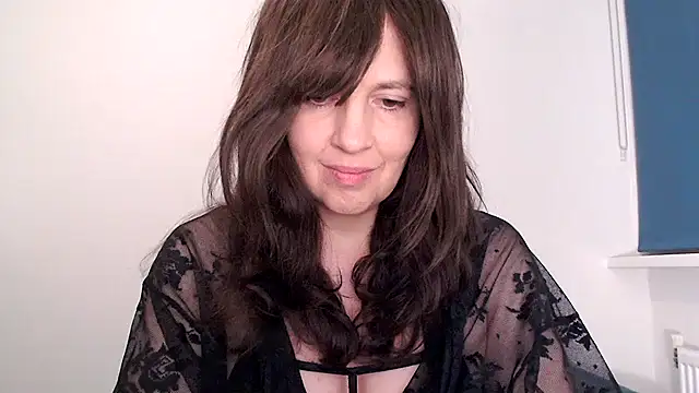 Snapshot of Ella_Next_Door chatting on February 4, 2026, 9:54 pm Ella Next Door online show from February 4, 2026, 9:54 pm