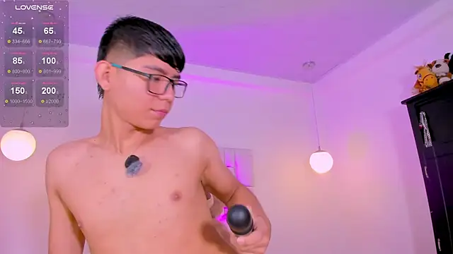 CodyTwink online show from May 5, 2026, 1:03 pm