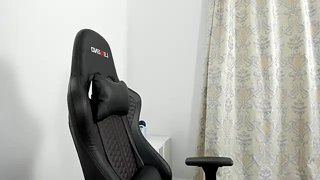 Snapshot of Sweet-bb chatting on February 22, 2025, 12:49 am Sweet-bb online show from February 22, 2025, 12:49 am