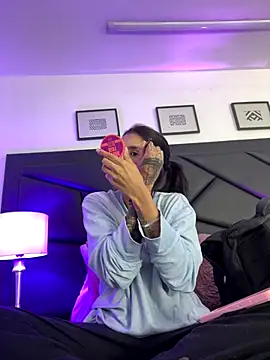 DeuxGold online show from November 13, 2025, 3:32 am