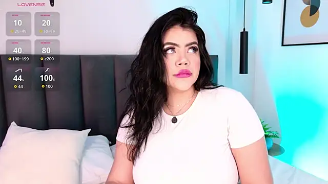 Snapshot of Harmonybabe_ chatting on November 22, 2025, 8:29 pm Harmonybabe online show from November 22, 2025, 8:29 pm