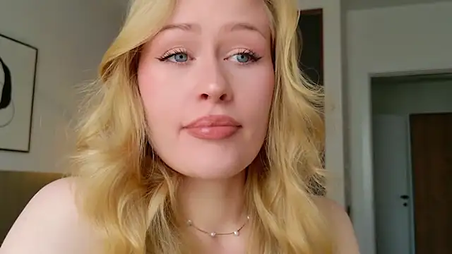 JuliaJaee online show from July 4, 2026, 12:21 pm