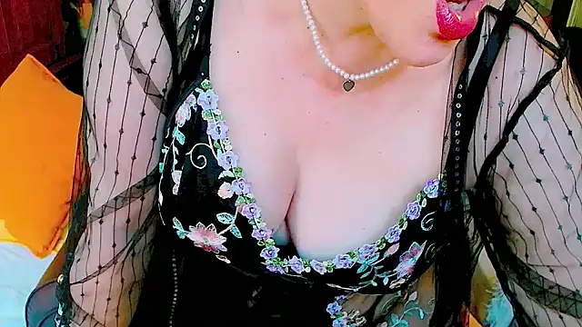 Snapshot of GattonaBiondona chatting on May 28, 2026, 8:11 am GattonaBiondona online show from May 28, 2026, 8:11 am