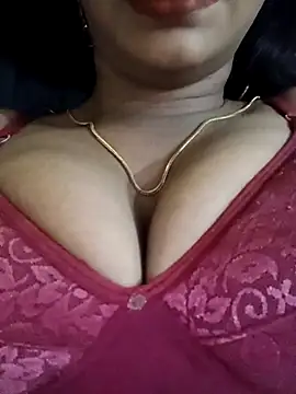 Loveliee online show from March 1, 2025, 3:43 am