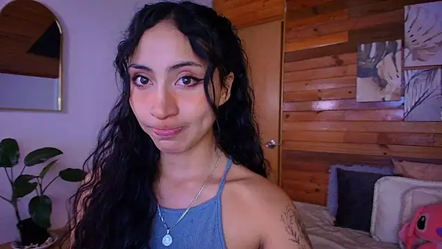 Snapshot of amber_curly chatting on April 21, 2026, 8:37 pm amber curly online show from April 21, 2026, 8:37 pm
