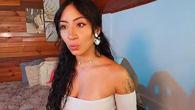 amber curly online show from October 22, 2025, 9:35 pm