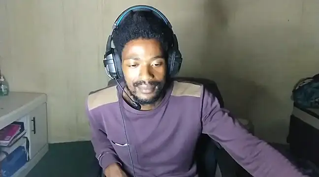 gldnmvsk XO online show from March 5, 2025, 8:53 pm