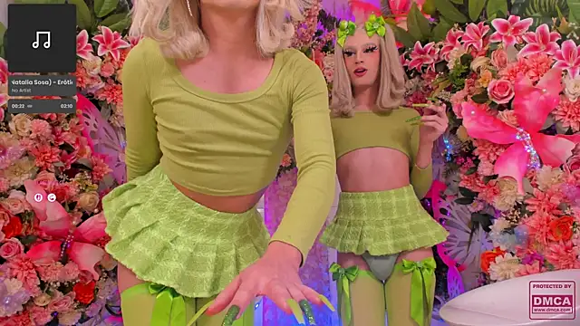 Snapshot of AlisonSharon chatting on November 30, 2025, 4:35 am AlisonSharon online show from November 30, 2025, 4:35 am