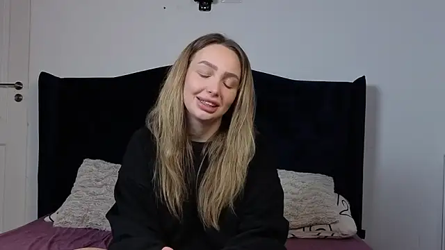 AnnaMaee online show from February 25, 2026, 10:20 pm