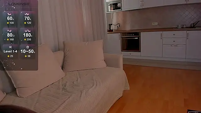 Snapshot of risingrose_ chatting on September 21, 2025, 9:36 am risingrose  online show from September 21, 2025, 9:36 am