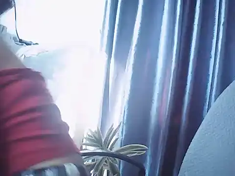 Snapshot of Haralushiaaax chatting on February 4, 2026, 1:44 am Haralushiaaax online show from February 4, 2026, 1:44 am