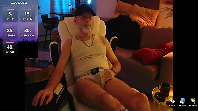 Snapshot of Towndude123 chatting on February 9, 2025, 2:06 am Towndude123 online show from February 9, 2025, 2:06 am