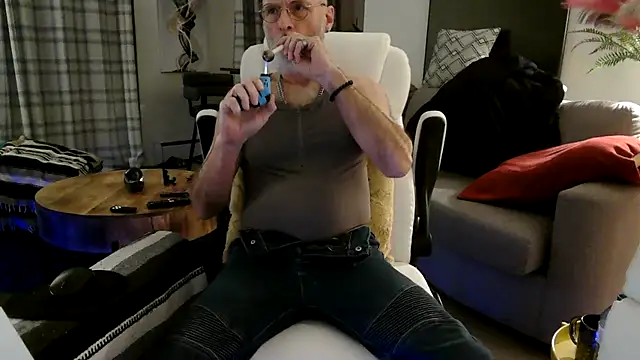 Snapshot of Towndude123 chatting on March 23, 2025, 1:42 am Towndude123 online show from March 23, 2025, 1:42 am