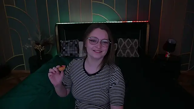 Snapshot of MagicPeachh_ chatting on November 14, 2025, 6:50 am MagicPeachh online show from November 14, 2025, 6:50 am