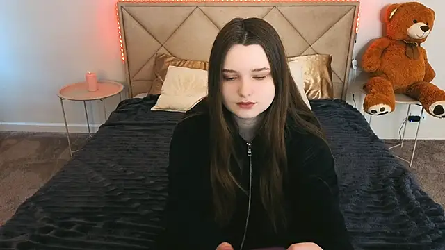 MagicPeachh  online show from April 8, 2026, 6:04 am