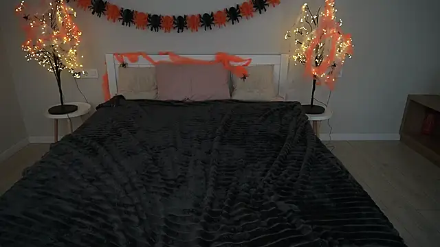 Snapshot of MagicPeachh_ chatting on October 23, 2025, 6:01 am MagicPeachh online show from October 23, 2025, 6:01 am