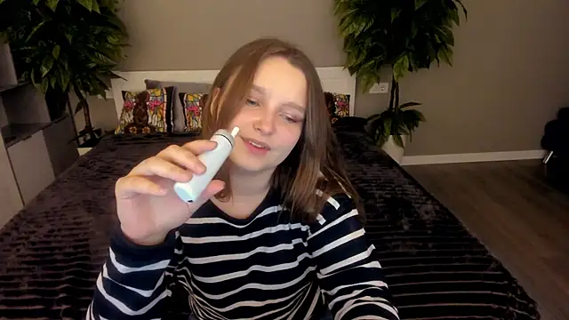 Snapshot of MagicPeachh_ chatting on November 26, 2025, 7:19 am MagicPeachh online show from November 26, 2025, 7:19 am