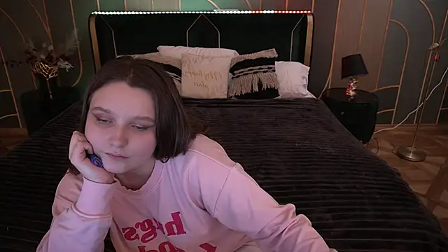 Snapshot of MagicPeachh_ chatting on December 3, 2025, 1:54 pm MagicPeachh online show from December 3, 2025, 1:54 pm