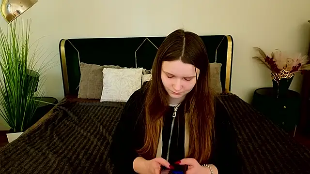 MagicPeachh  online show from March 13, 2026, 7:35 am