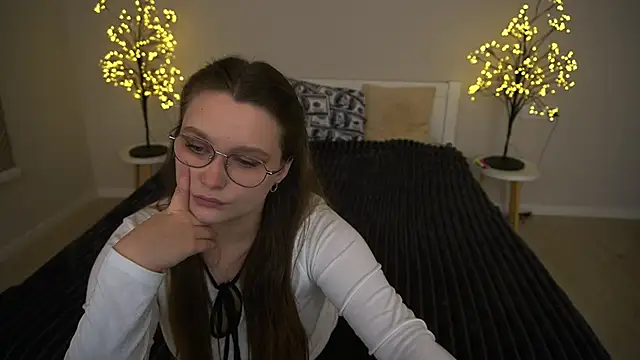 Snapshot of MagicPeachh_ chatting on November 23, 2025, 1:43 pm MagicPeachh online show from November 23, 2025, 1:43 pm