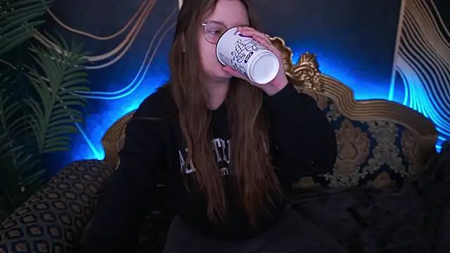 Snapshot of MagicPeachh_ chatting on November 4, 2025, 6:50 am MagicPeachh online show from November 4, 2025, 6:50 am