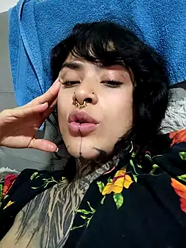 taaylor33 online show from November 20, 2025, 6:03 am