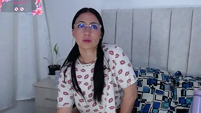 Snapshot of anny_roberts chatting on October 13, 2025, 9:16 pm anny roberts online show from October 13, 2025, 9:16 pm