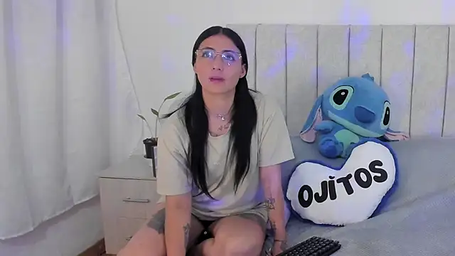 Snapshot of anny_roberts chatting on December 16, 2025, 11:09 pm anny roberts online show from December 16, 2025, 11:09 pm