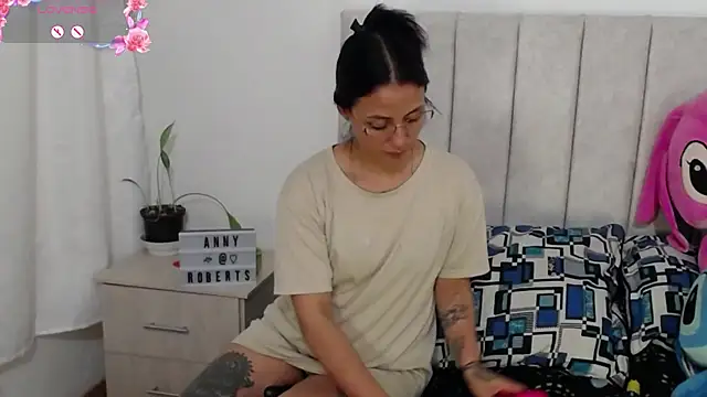 Snapshot of anny_roberts chatting on October 18, 2025, 11:12 am anny roberts online show from October 18, 2025, 11:12 am