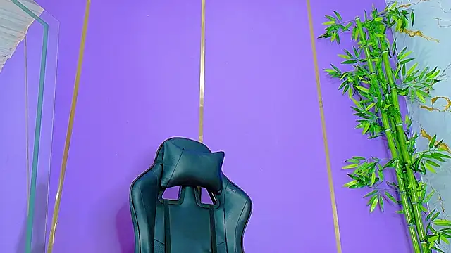 Snapshot of scarlet-jonesx chatting on October 15, 2025, 11:35 pm scarlet-jonesx online show from October 15, 2025, 11:35 pm