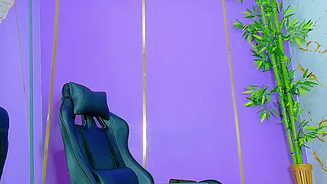 Snapshot of scarlet-jonesx chatting on October 13, 2025, 7:43 am scarlet-jonesx online show from October 13, 2025, 7:43 am