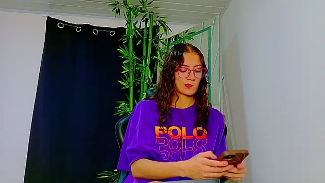 Snapshot of scarlet-jonesx chatting on November 24, 2025, 4:34 am scarlet-jonesx online show from November 24, 2025, 4:34 am